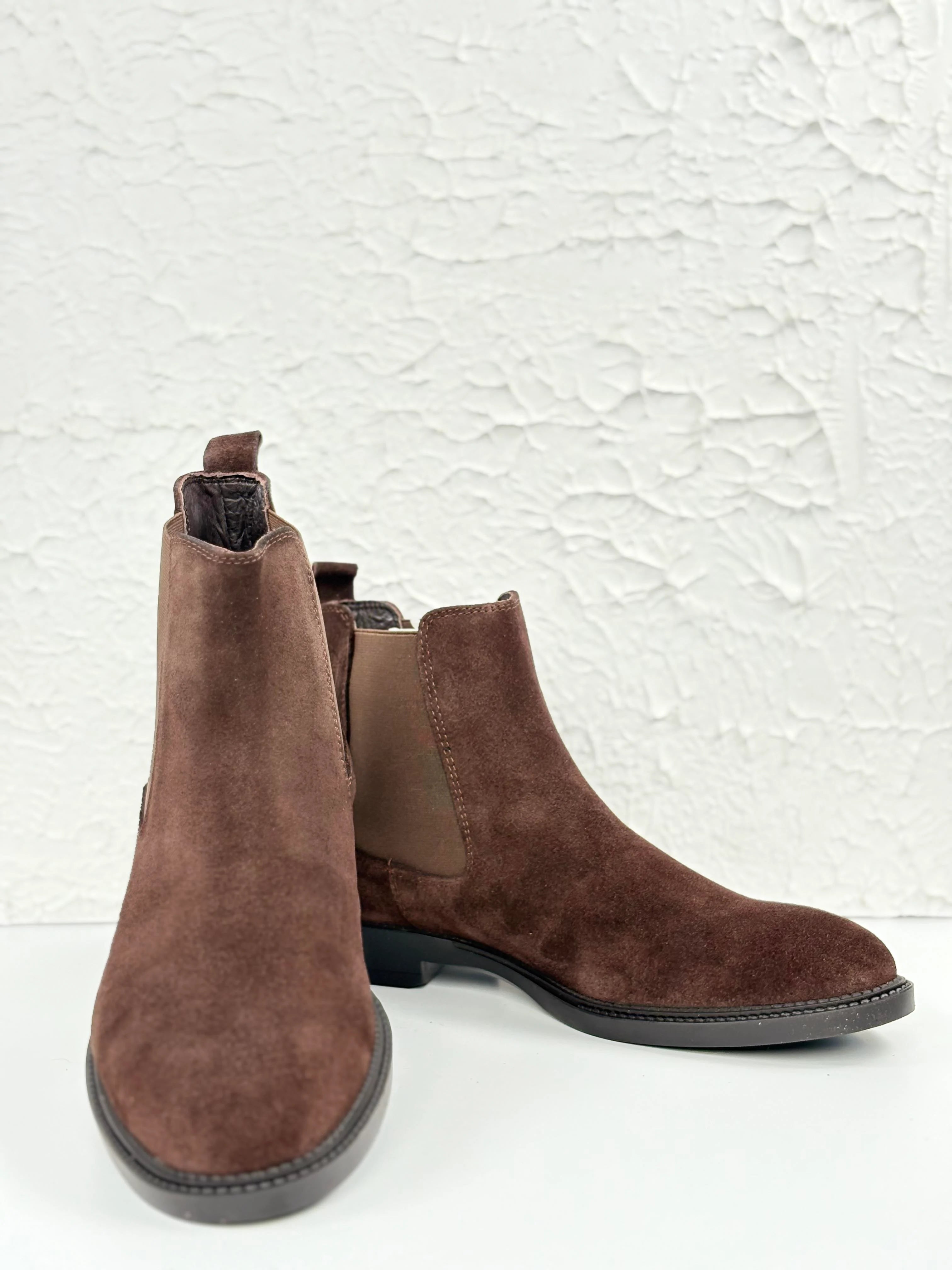 Nuvia Two-Tone Chelsea Boot